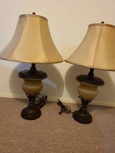 lot 2000 image: Pair of matching table lamps 34in tall