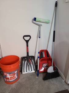 lot 3000 image: 5 gallon bucket, small snow shovel, extension paint roller, broom, dustpan