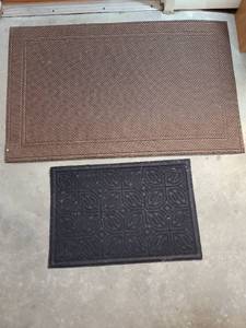lot 3001 image: Garage rug 30x47, welcome mat 18x27