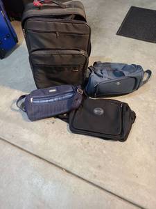 lot 3134 image: Luggage and bags