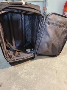 lot 3135 image: Delsey 4 wheeled carry-on suitcase