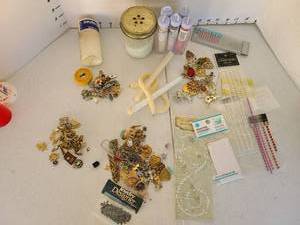 lot 3203 image: Crafting supplies