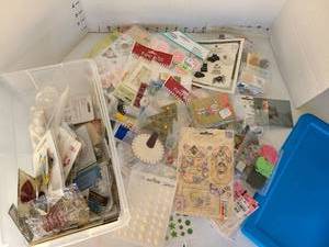 lot 3204 image: Crafting supplies in storage case