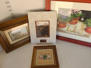 lot 3207 image: Wall decor, largest is 13x16
