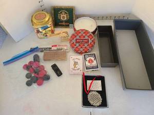 lot 3208 image: Three wick scented candle in tin, Christmas ornament, cards, more