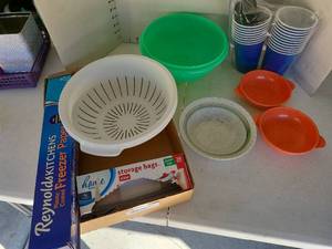 lot 3210 image: Plastic colanders, melamine bowls, Solo cups, kitchen wraps