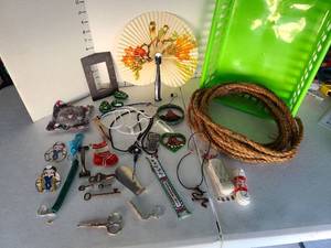 lot 3215 image: Rope, antique keys, ornaments, painted rocks, more