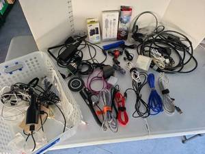 lot 3216 image: Chargers, cables, cords, headphones