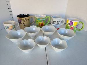 lot 3222 image: Mugs and bowls