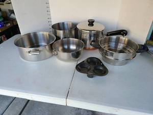lot 3223 image: Cookware