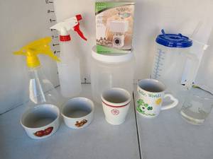 lot 3225 image: Ramikans, mugs, kitchen scale, spray bottles.