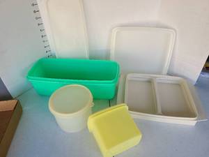 lot 3230 image: Tupperware containers