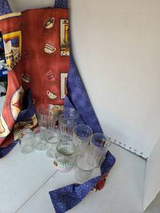 lot 3232 image: Drinking glasses and a reversible apron.