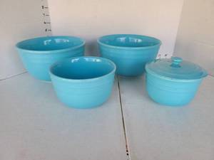 lot 3234 image: Oxford stoneware is mixing bowls, smallest has lid with a chip on rim