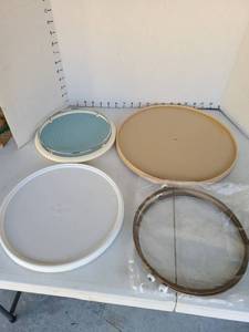 lot 3301 image: Rubbermaid Lot of 3 Round Turntable Trays and 2 Roller Ring Supports