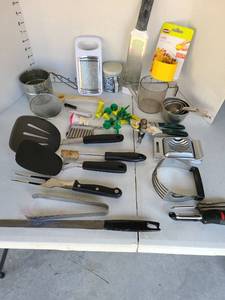 lot 3302 image: Kitchen utensils