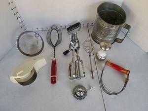 lot 3303 image: Kitchen utensils