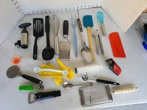 lot 3304 image: Kitchen utensils.
