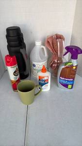 lot 3336 image: Thermos, cleaning products