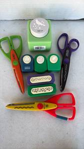 lot 3409 image: Crafting punches and fun scissors