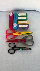 lot 3411 image: Crafting punches and fun scissors