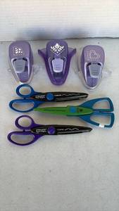 lot 3413 image: Crafting punches and fun scissors