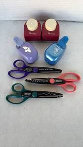 lot 3414 image: Crafting punches and fun scissors