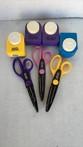 lot 3416 image: Crafting punches and fun scissors
