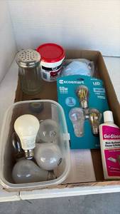lot 3426 image: Light bulbs and more