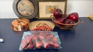 lot 3442 image: Home decor. Big apples are wood.