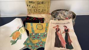 lot 3509 image: Buttons, fabric and linens