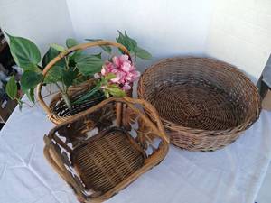lot 3532 image: Lot of 3 Woven Baskets Round, Oval with Handle, Leaf-Accent Baske,  largest basket 17 inches in diameter