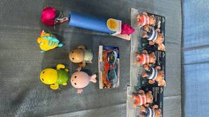 lot 2012 image: Assortment of Water Toys.