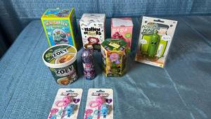 lot 2016 image: Assortment of Miscellaneous Toys.