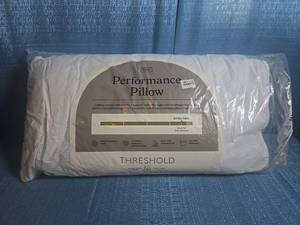 lot 8015 image: Threshold King Performance Pillow Extra Firm