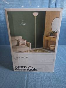 lot 8019 image: Room Essentials Floor Lamp 71-12 in Three-Way Rotary Switch