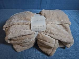 lot 8048 image: Threshold Brand 50in x 70in Throw Blanket in Tan Color