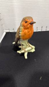lot 1009 image: Goebel West Germany Robin (Rotkehlchen  CV-100) porcelain bird figurine