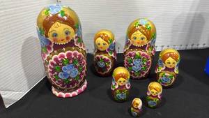 lot 1013 image: Russian nesting dolls tallest is 8 inches