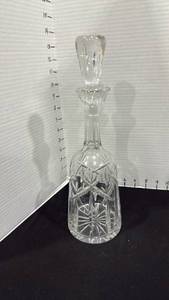 lot 1014 image: Crystal decanter 13 inches tall