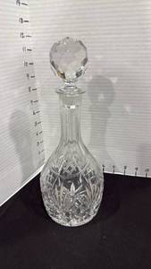 lot 1015 image: Crystal decanter 11 inches tall