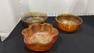 lot 1035 image: Carnival glass bowls