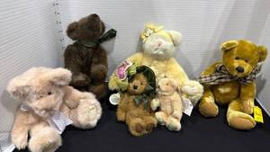 lot 1056 image: Boyds Bears and Sunkid bear