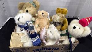 lot 1058 image: Boyds Bears and others