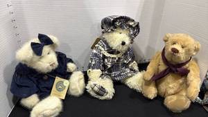 lot 1059 image: Boyds Bears and Bearly There Bear