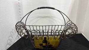 lot 1066 image: Wire wall basket 11x17