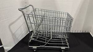 lot 1086 image: Childs shopping cart