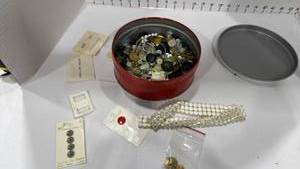 lot 1101 image: Tin full of buttons
