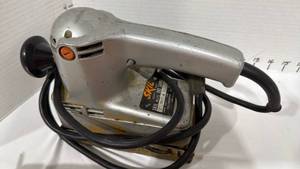 lot 1115 image: Skil sander, small crowbar and more