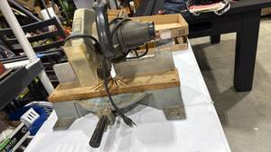lot 1126 image: DeWalt 10inches power miter box saw 18x22x22